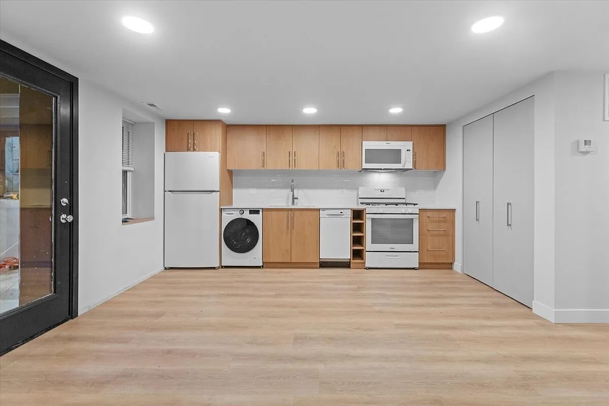 927 N Mozart Street G Property Photo 2