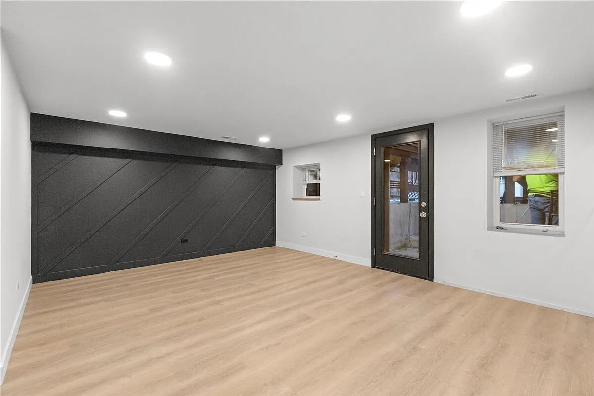 927 N Mozart Street G Property Photo 5
