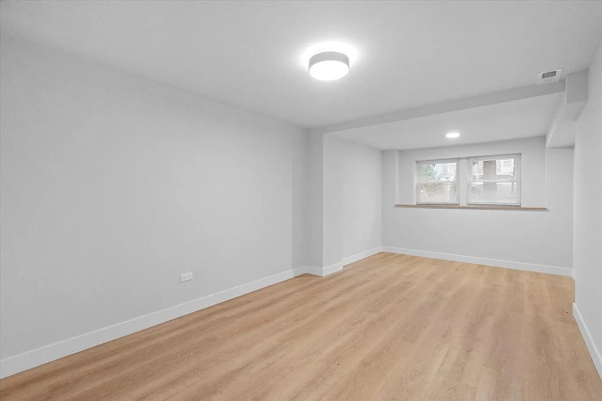 927 N Mozart Street G Property Photo 9