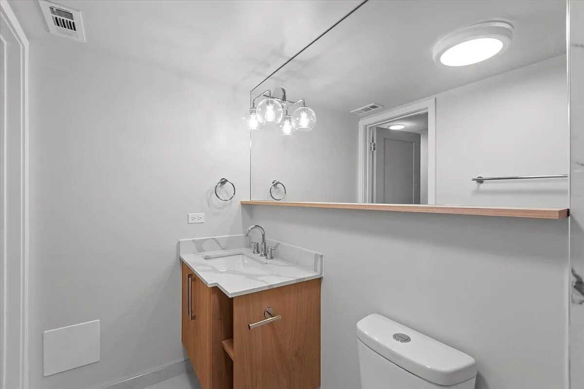 927 N Mozart Street G Property Photo 10