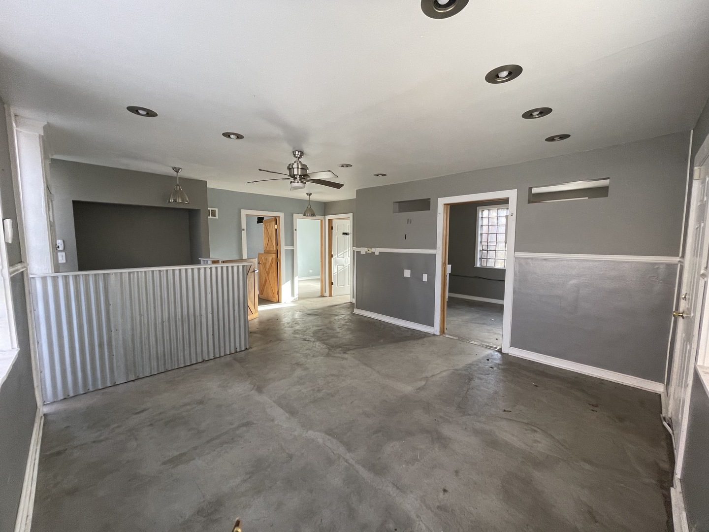 2227 W Belmont Avenue Property Photo 13