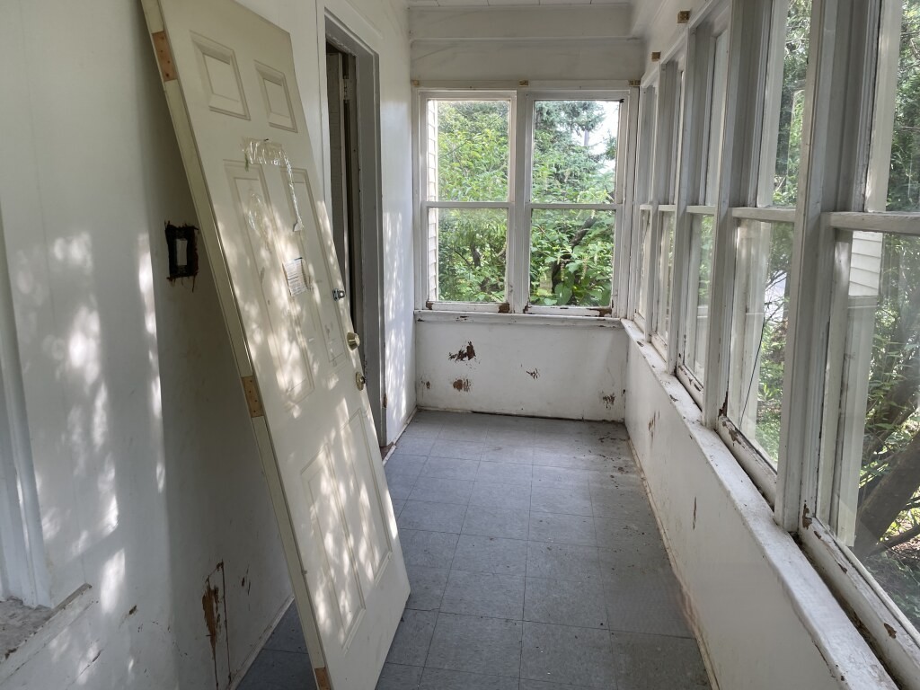 15276 State Street Property Photo 7