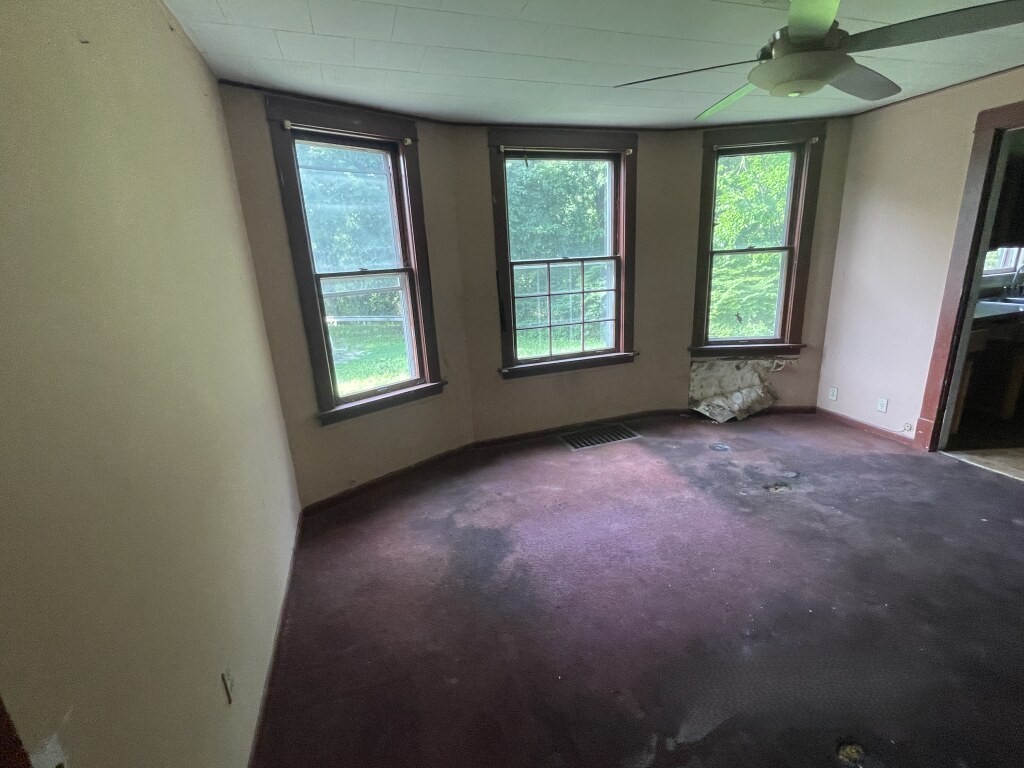 15276 State Street Property Photo 9