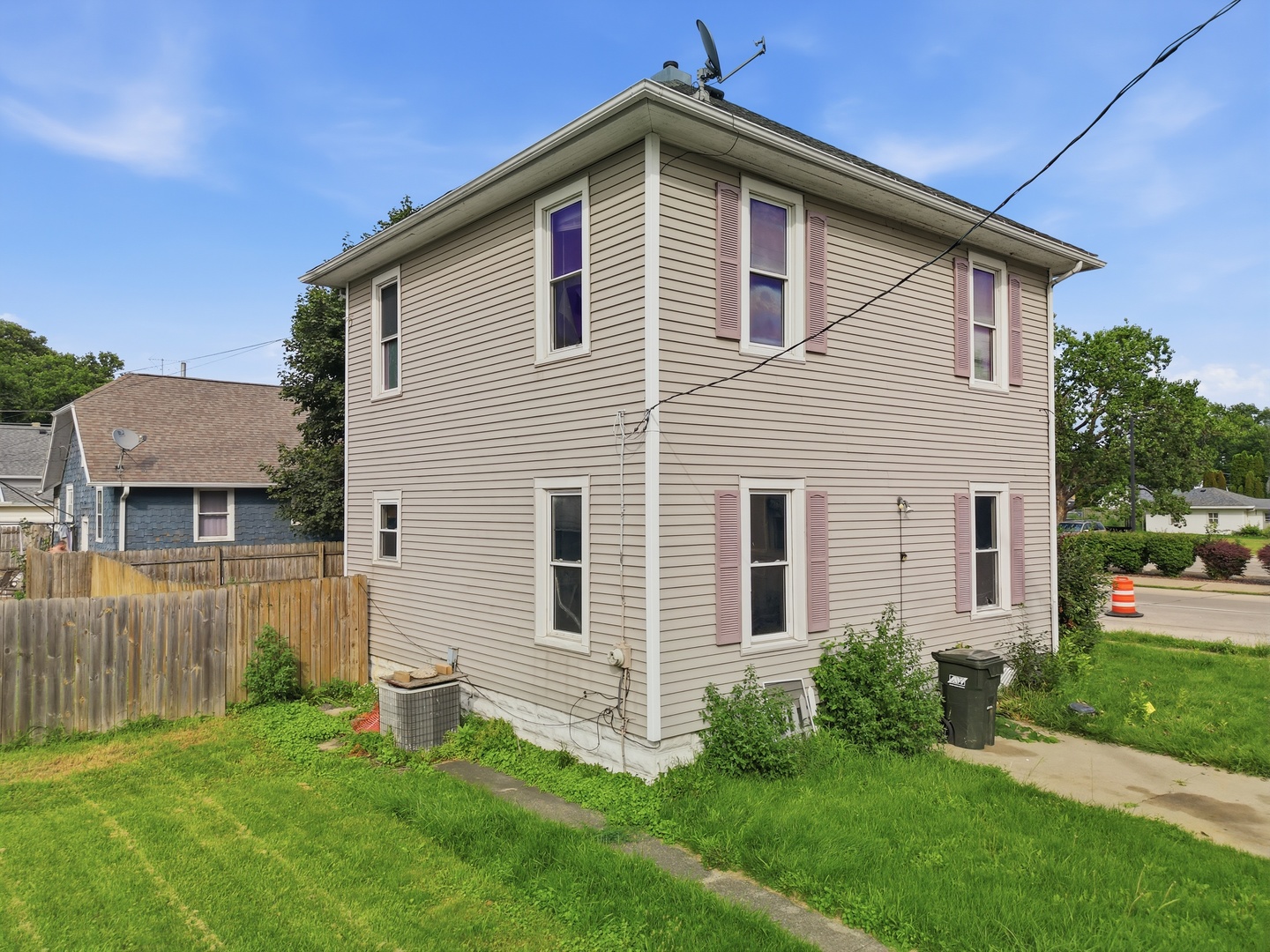 1502 E 4th Street Property Photo 2