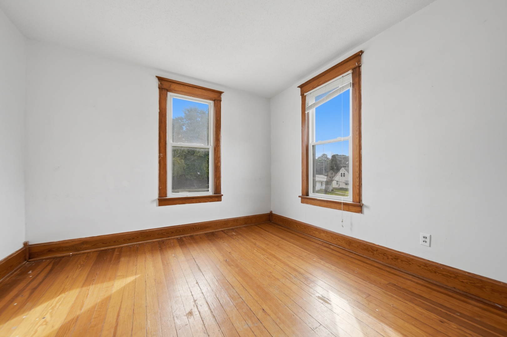 1502 E 4th Street Property Photo 8