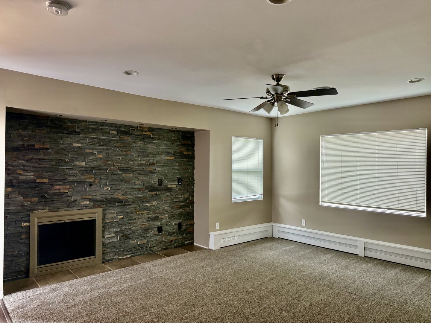 437 10th Place Property Photo 4