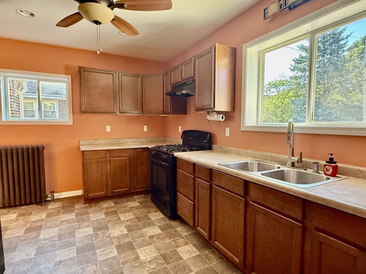 437 10th Place Property Photo 6