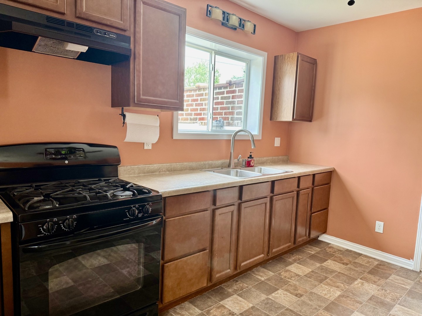 437 10th Place Property Photo 7