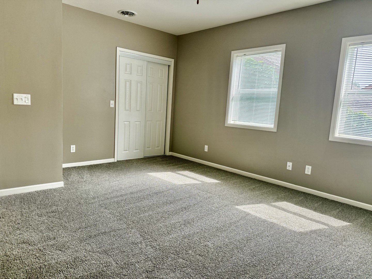 437 10th Place Property Photo 12