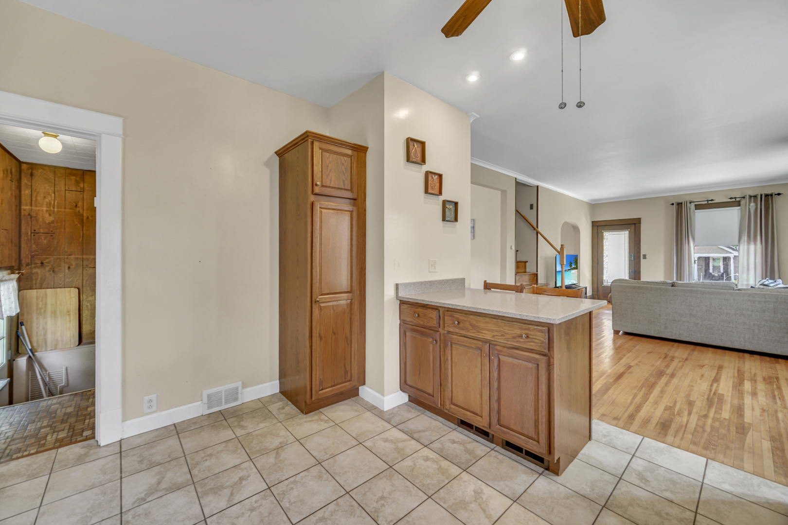 1337 Campbell Avenue Property Photo 11