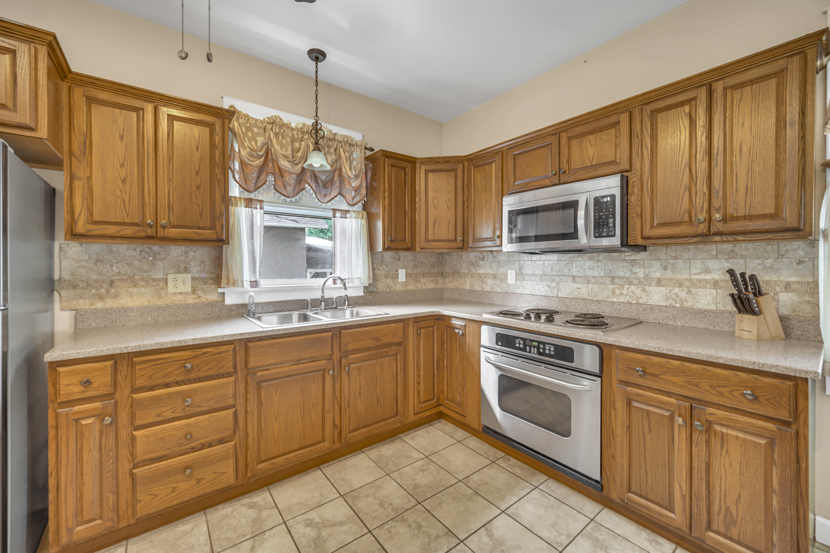 1337 Campbell Avenue Property Photo 12