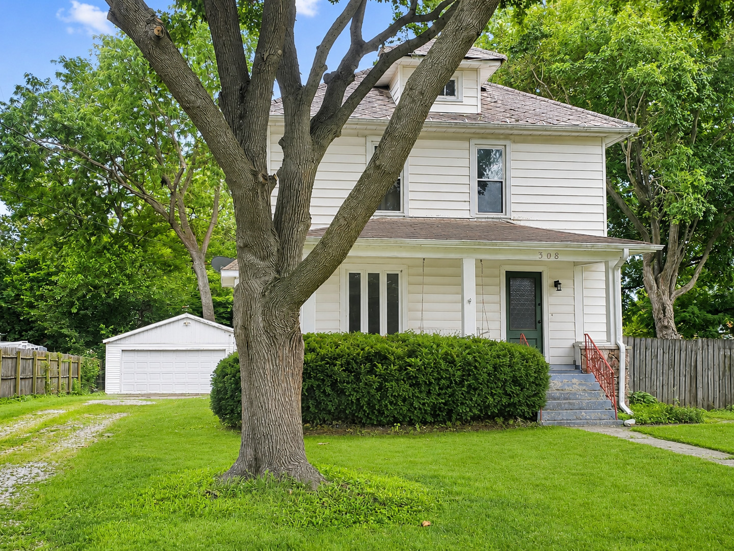 308 E Washington Street Property Photo 1