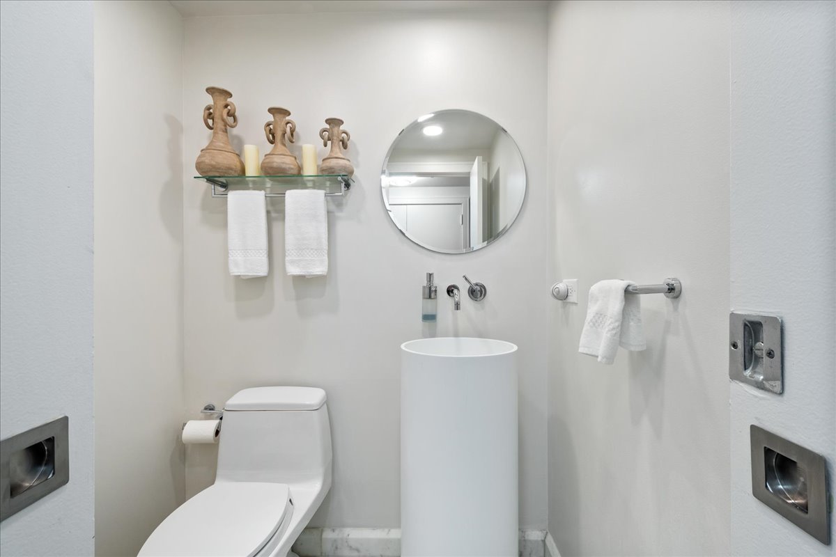 161 E Chicago Avenue 24-02 Property Photo 11