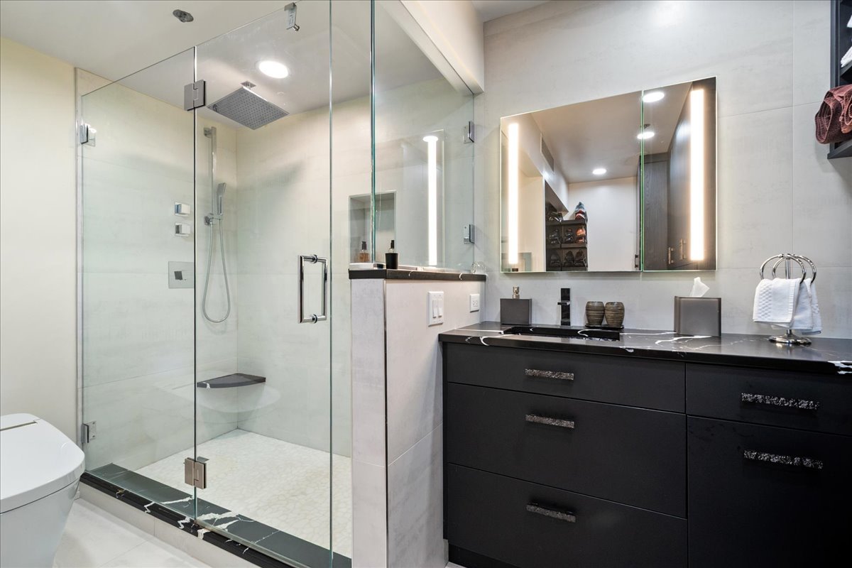 161 E Chicago Avenue 24-02 Property Photo 14