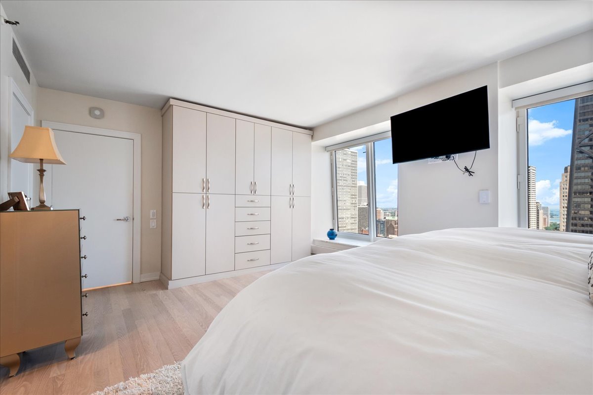 161 E Chicago Avenue 24-02 Property Photo 19