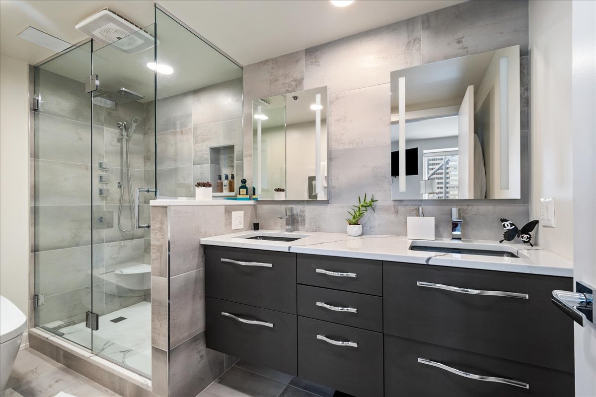 161 E Chicago Avenue 24-02 Property Photo 20