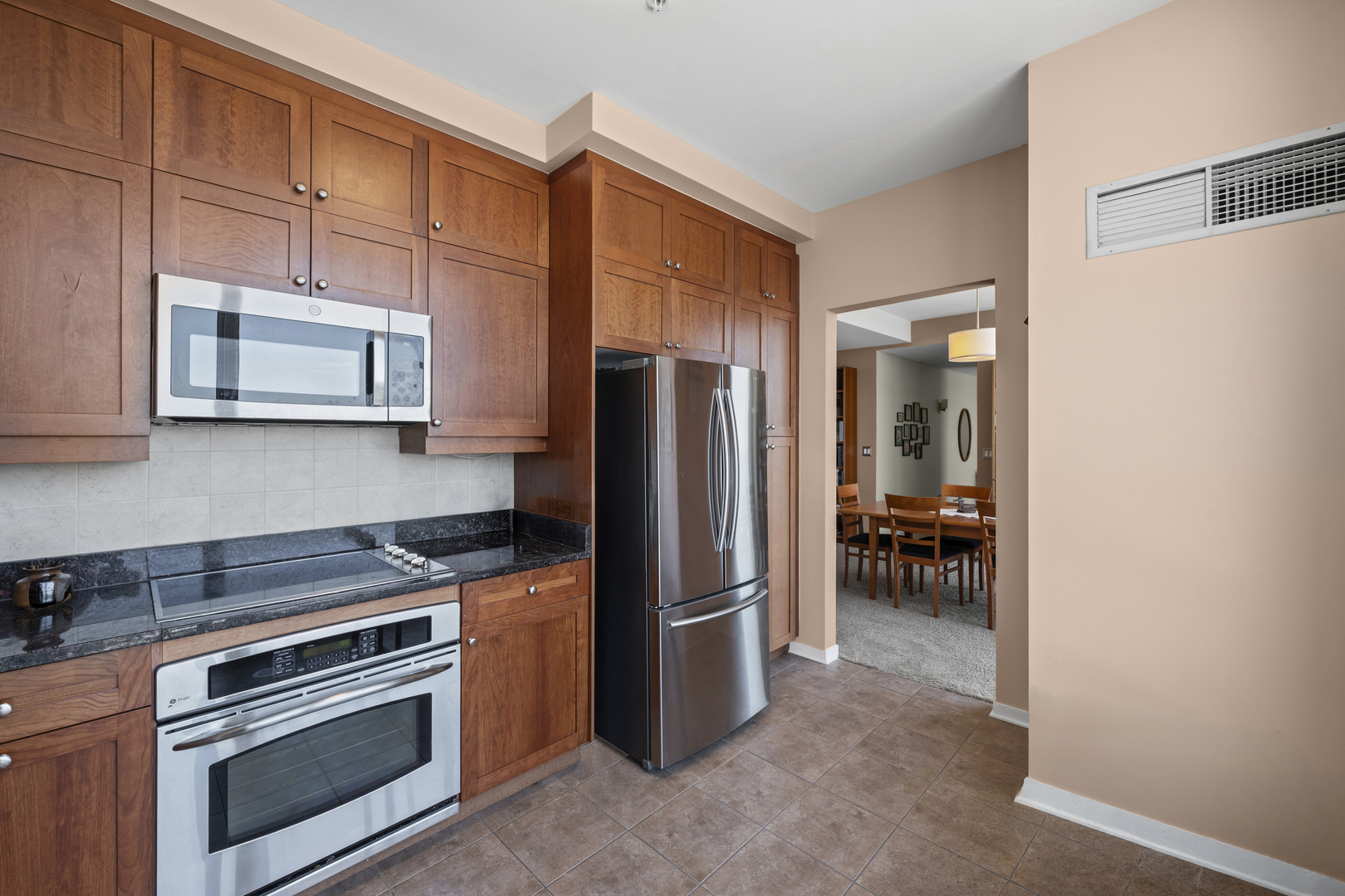 807 Davis Street 2212 Property Photo 5