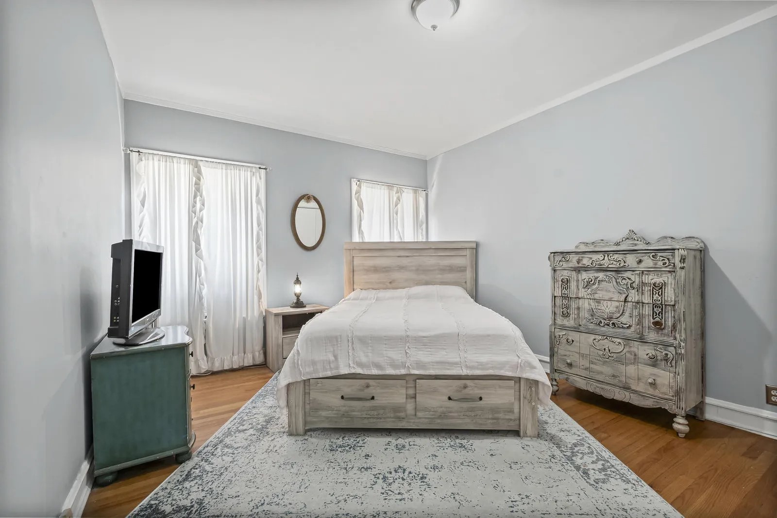 906 Oakton Street 2 Property Photo 16