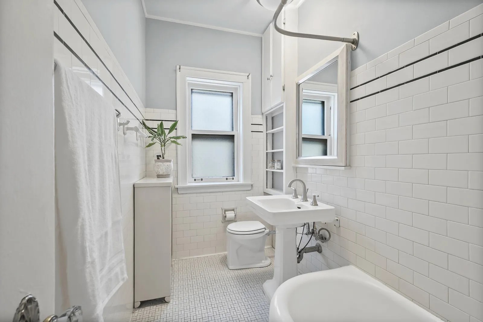 906 Oakton Street 2 Property Photo 19