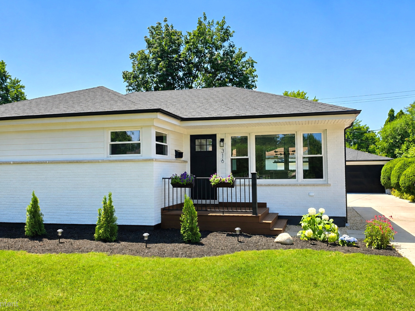 316 N Reuter Drive Property Photo 1