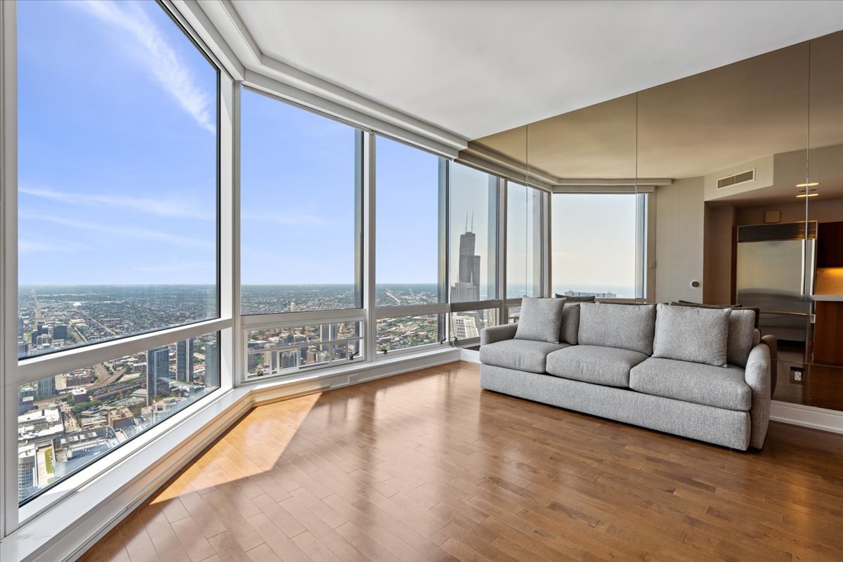 401 N Wabash Avenue 73g Property Photo 3