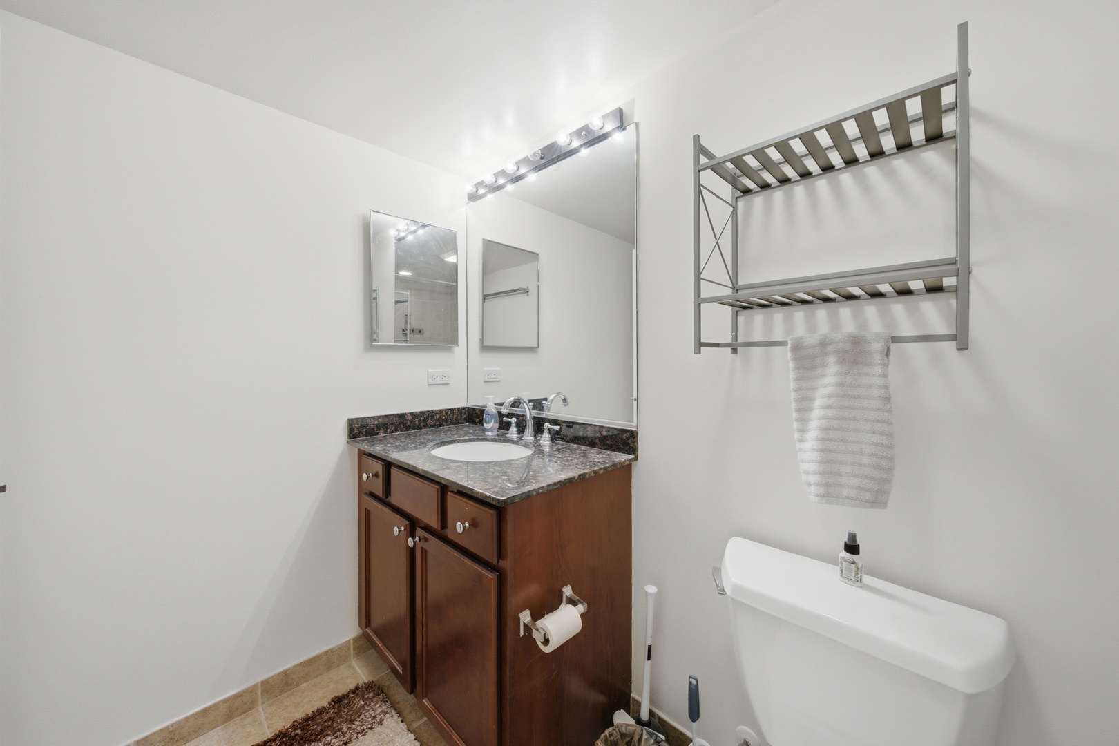 1111 W 14th Place 216 Property Photo 15