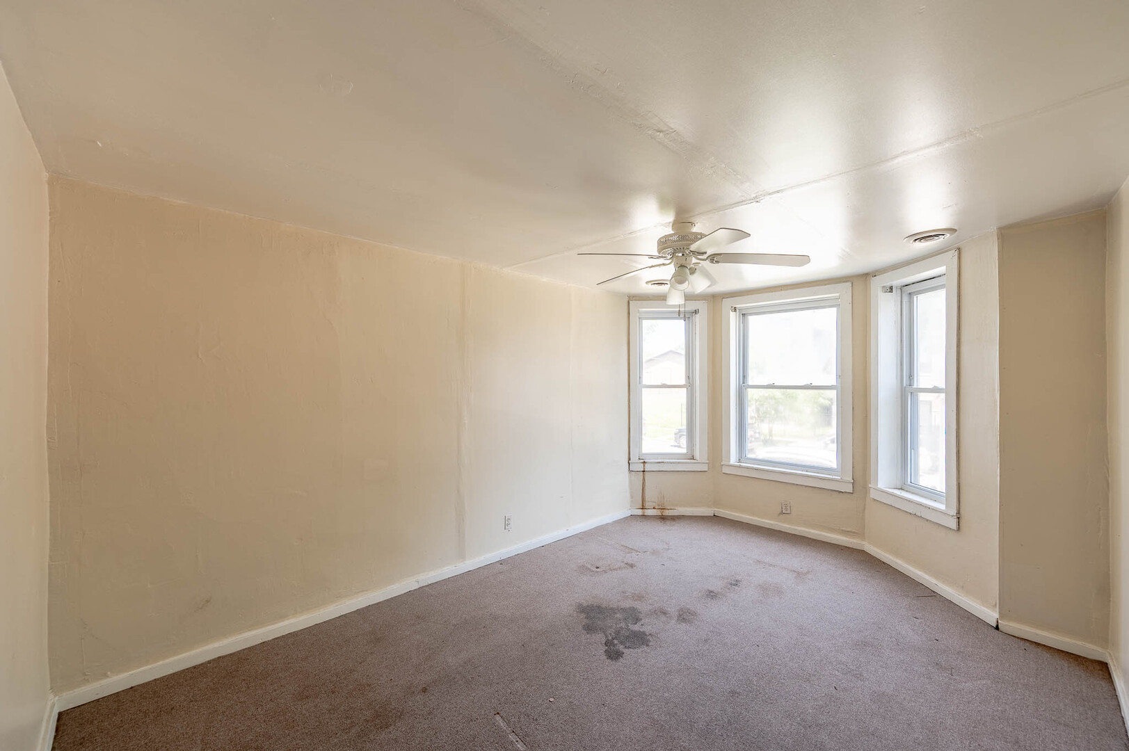 1427 E 66th Place Property Photo 2