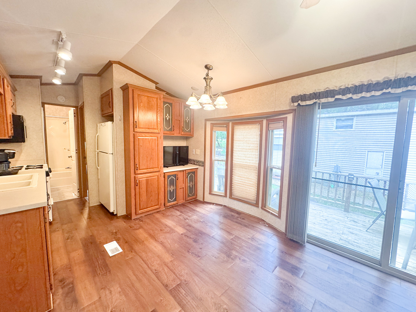 12702025 Property Photo 6