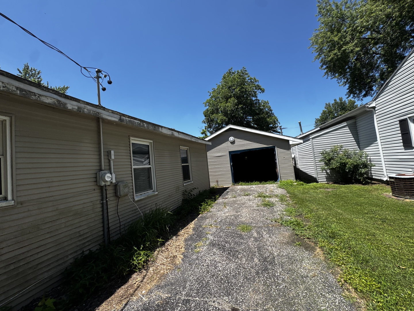 1175 N Jackson Street Property Photo 3