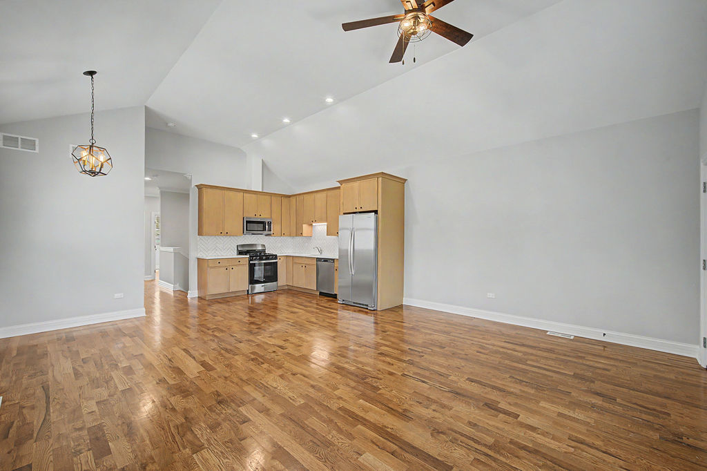 555 N Springfield Avenue Property Photo 5
