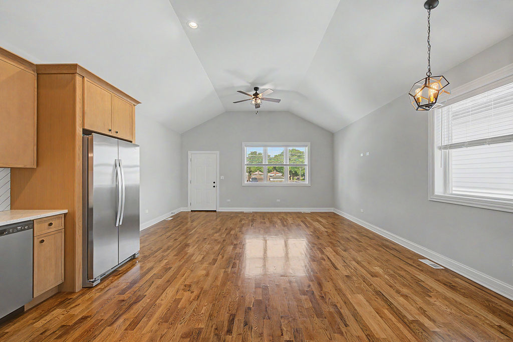 555 N Springfield Avenue Property Photo 7