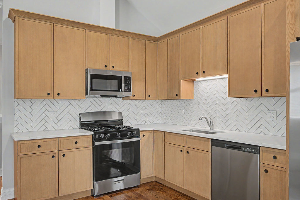 555 N Springfield Avenue Property Photo 9
