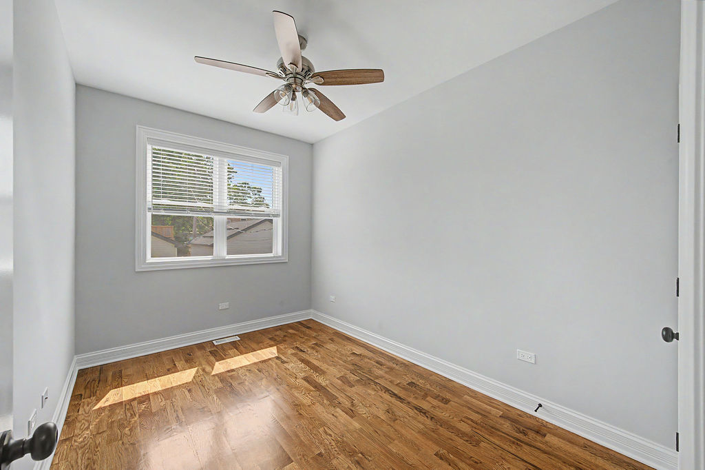 555 N Springfield Avenue Property Photo 13