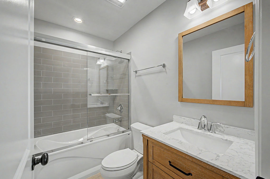 555 N Springfield Avenue Property Photo 22