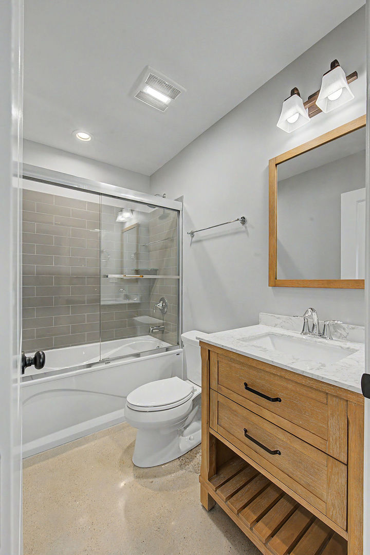 555 N Springfield Avenue Property Photo 23
