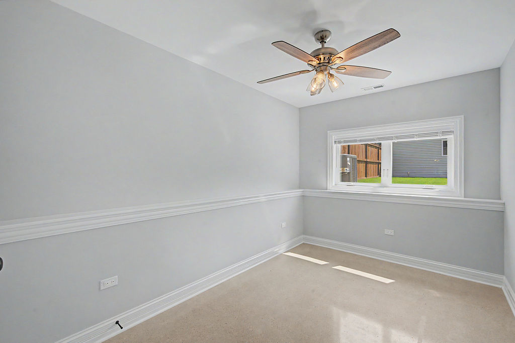 555 N Springfield Avenue Property Photo 24