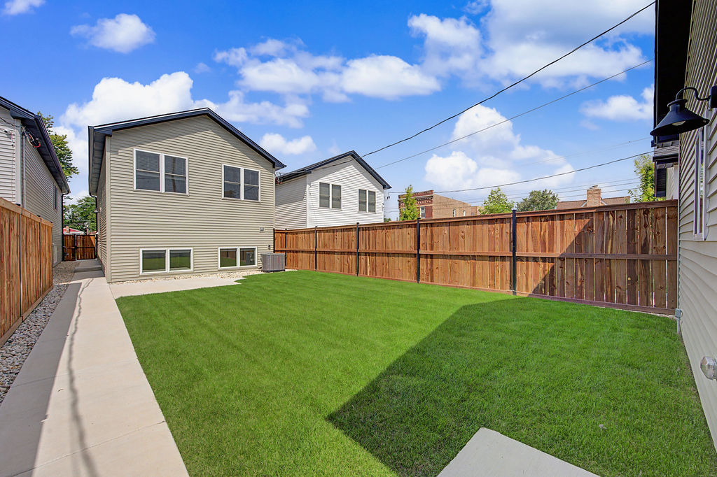 555 N Springfield Avenue Property Photo 31