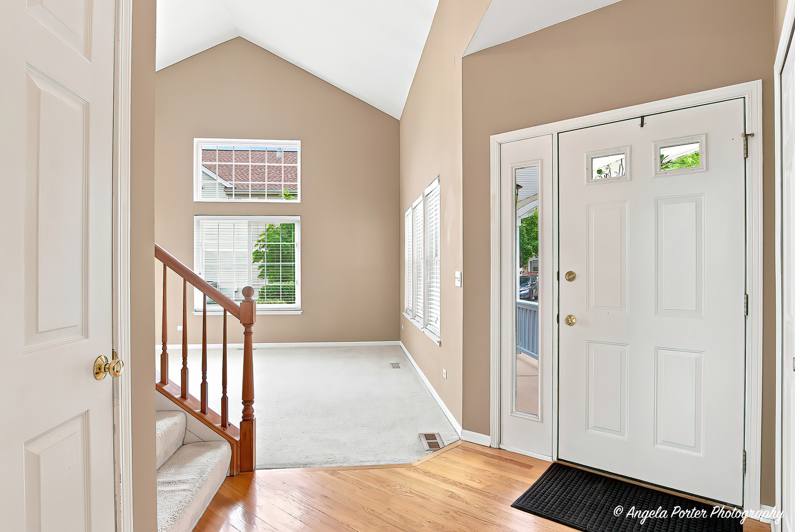 331 Hampton Court Property Photo 5
