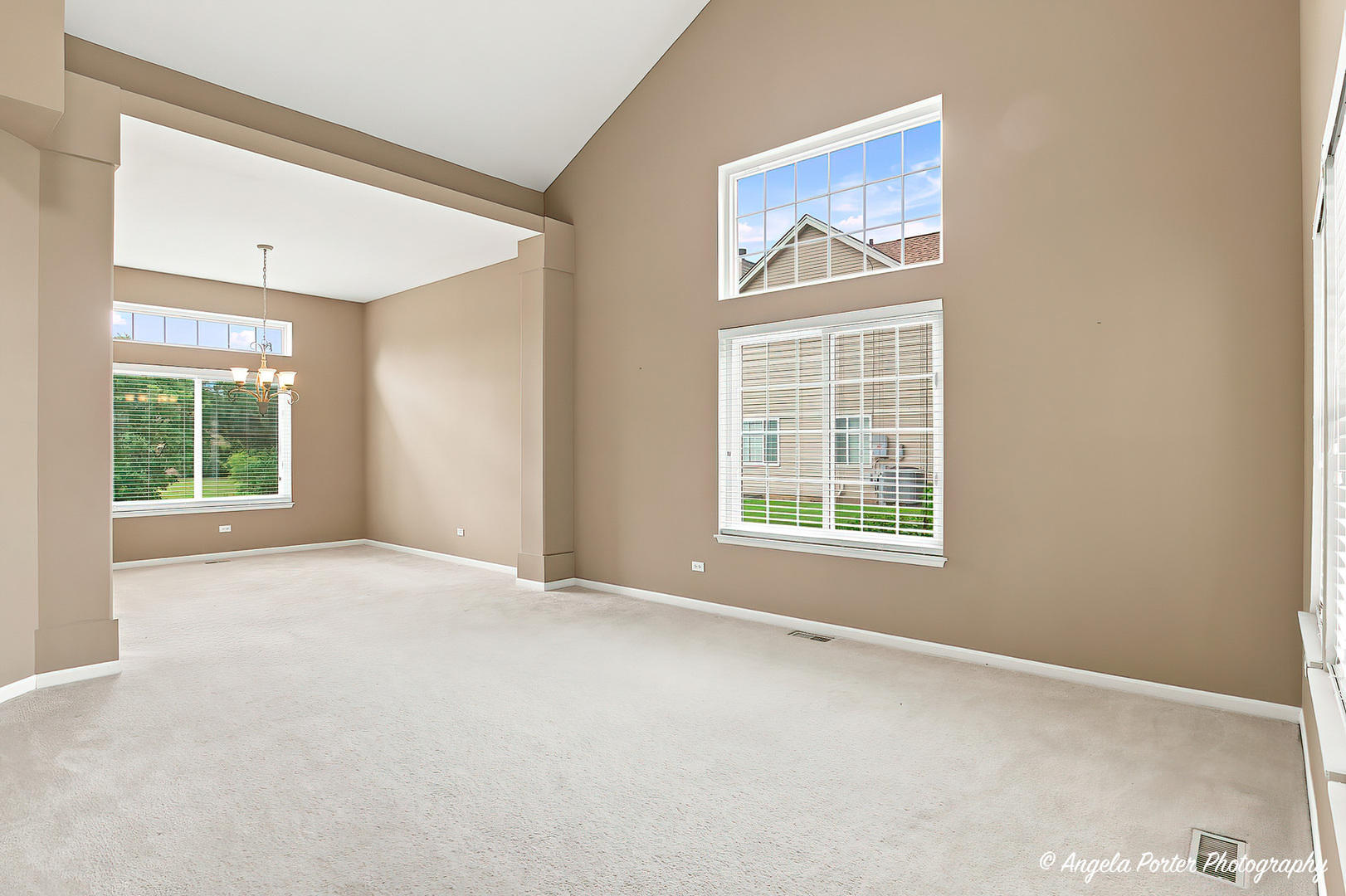 331 Hampton Court Property Photo 6