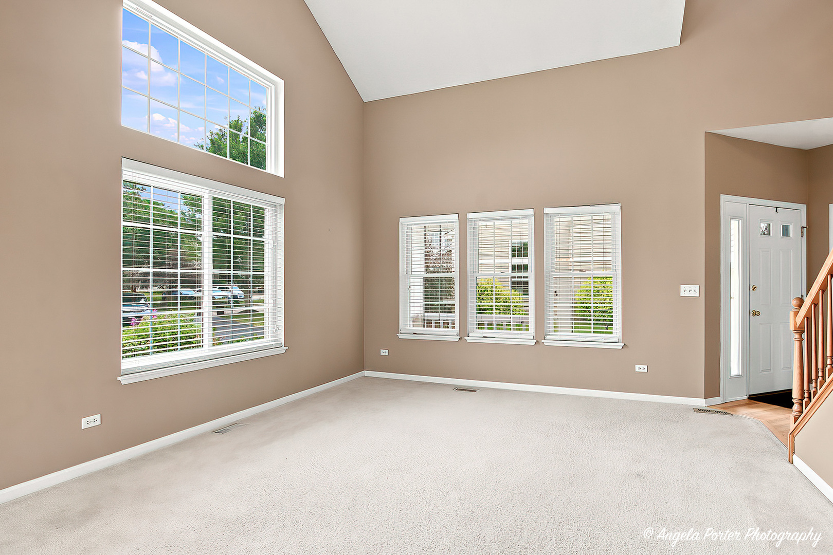 331 Hampton Court Property Photo 9