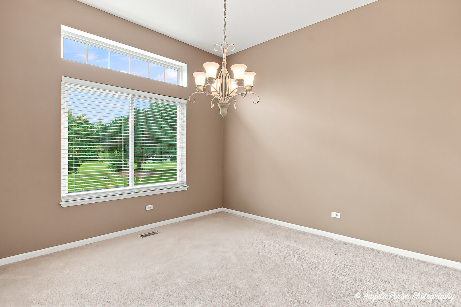 331 Hampton Court Property Photo 10