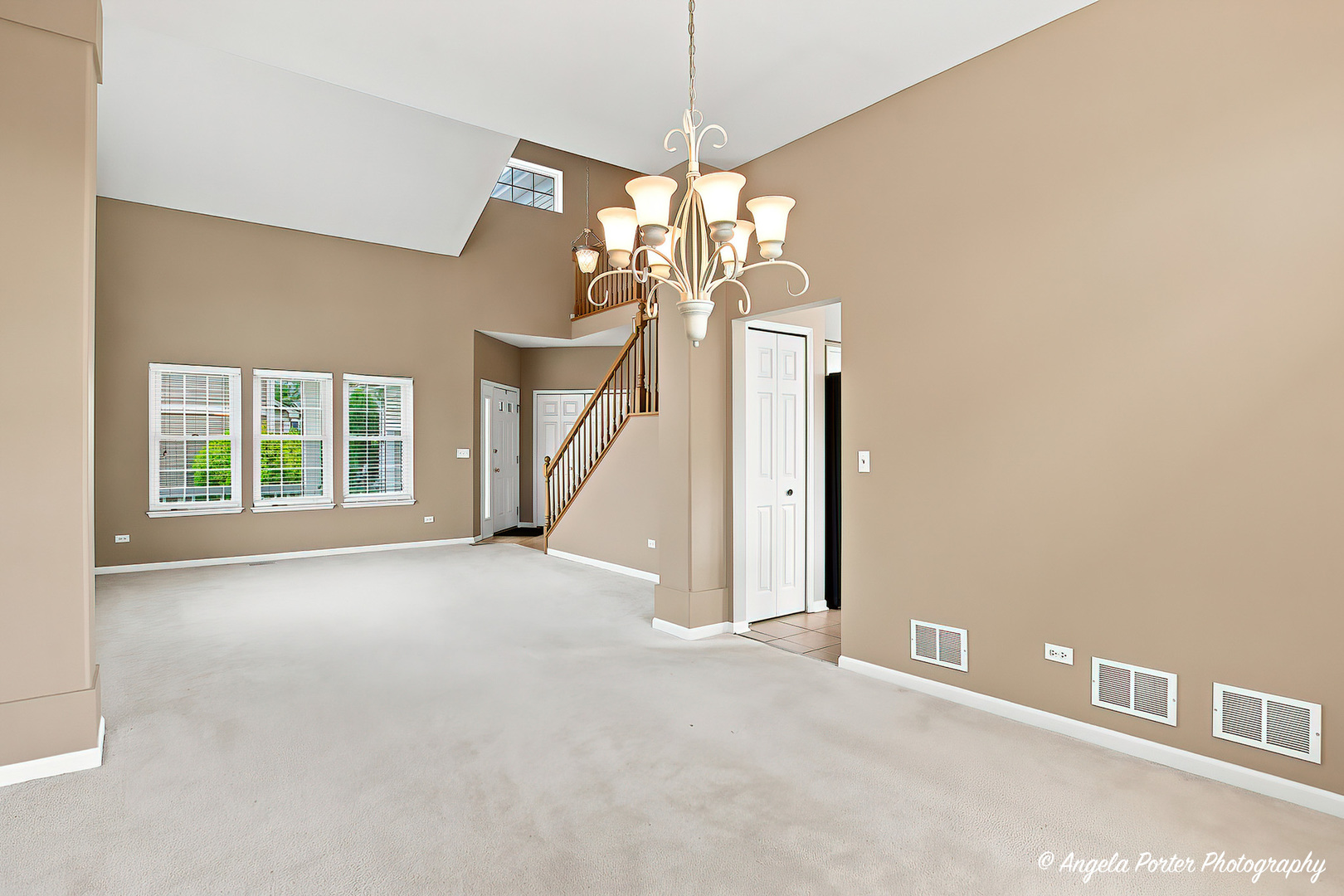 331 Hampton Court Property Photo 11