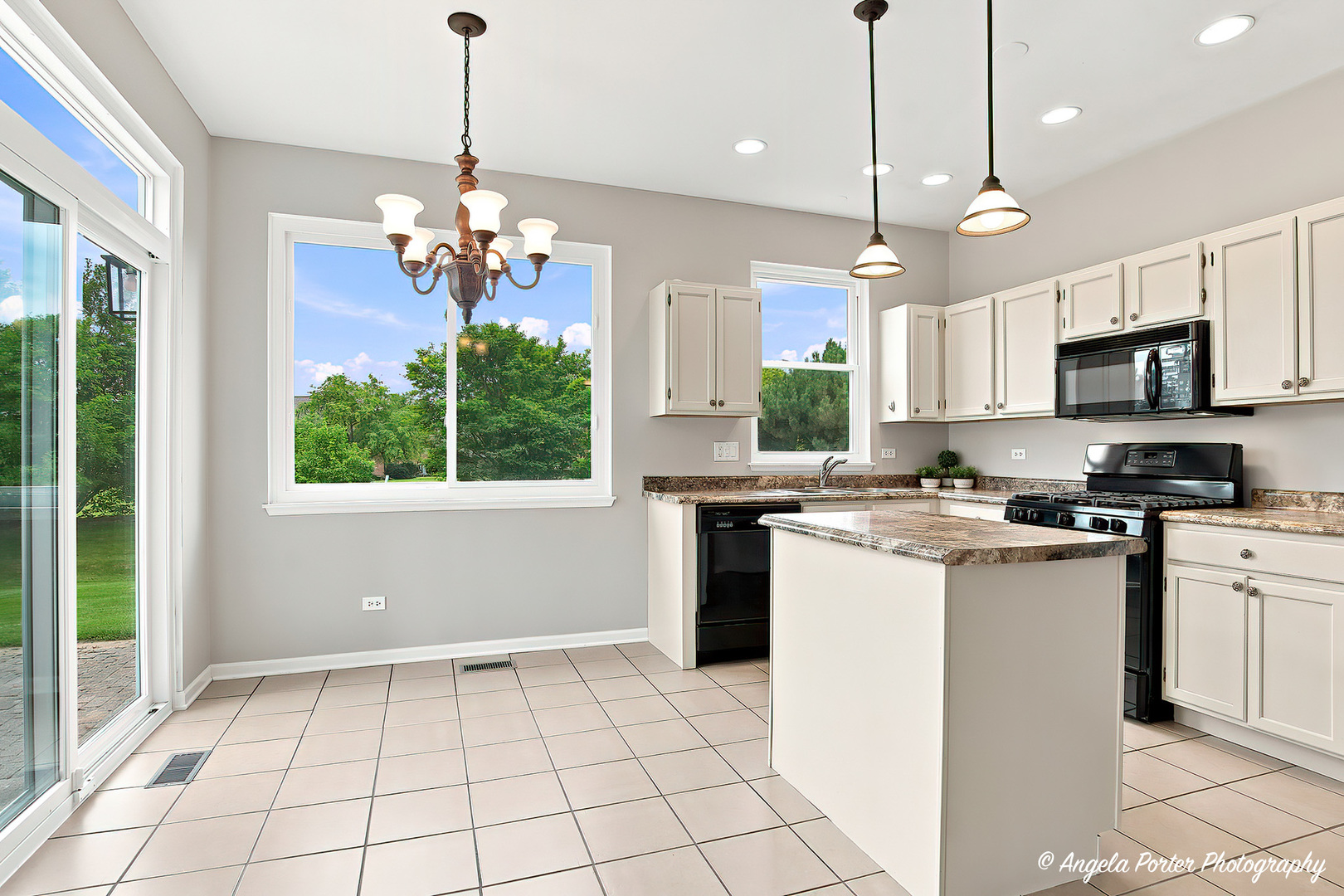 331 Hampton Court Property Photo 16