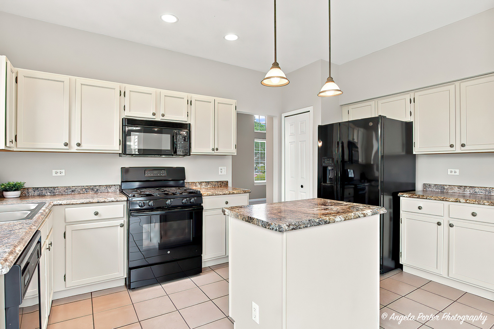 331 Hampton Court Property Photo 20