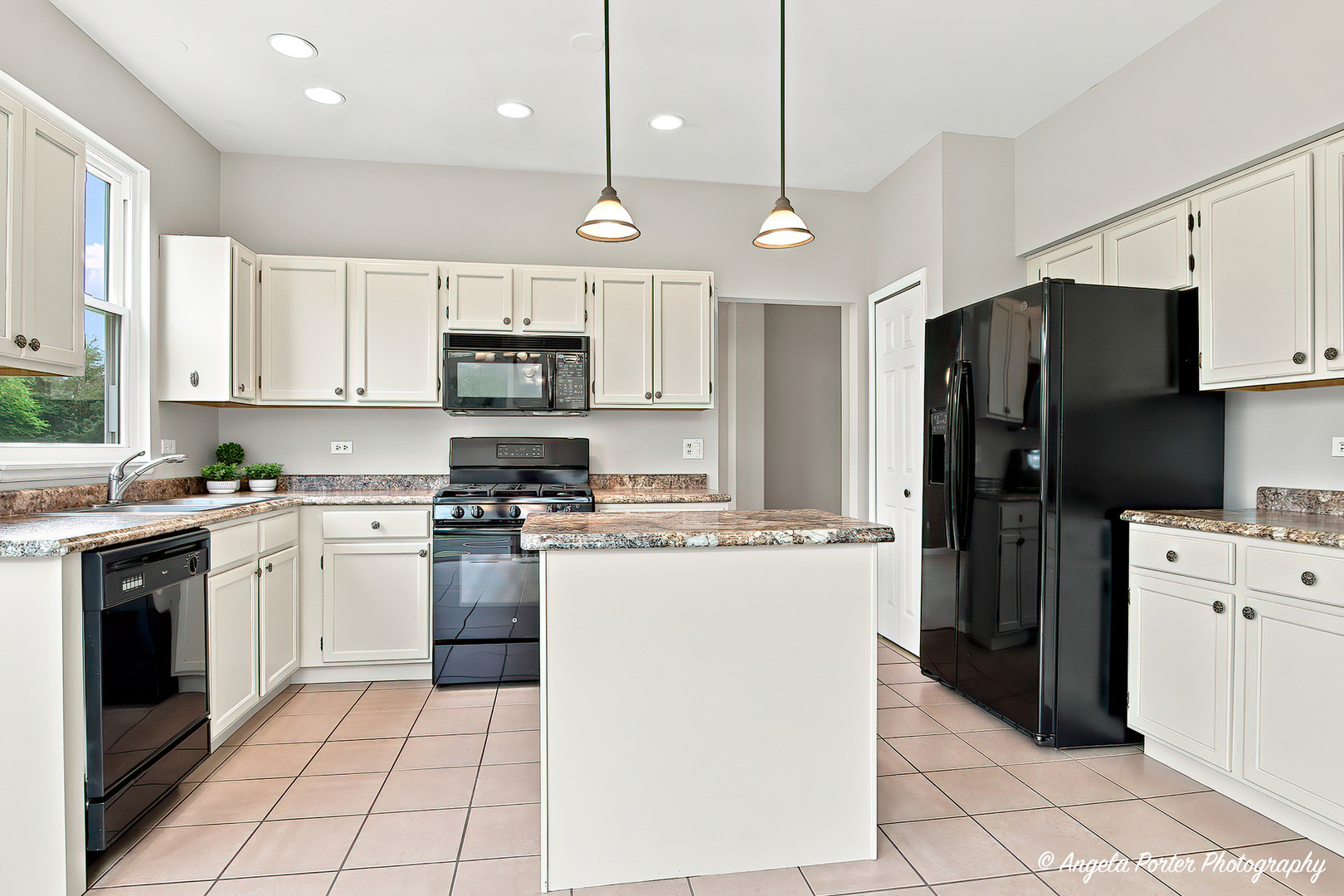 331 Hampton Court Property Photo 21