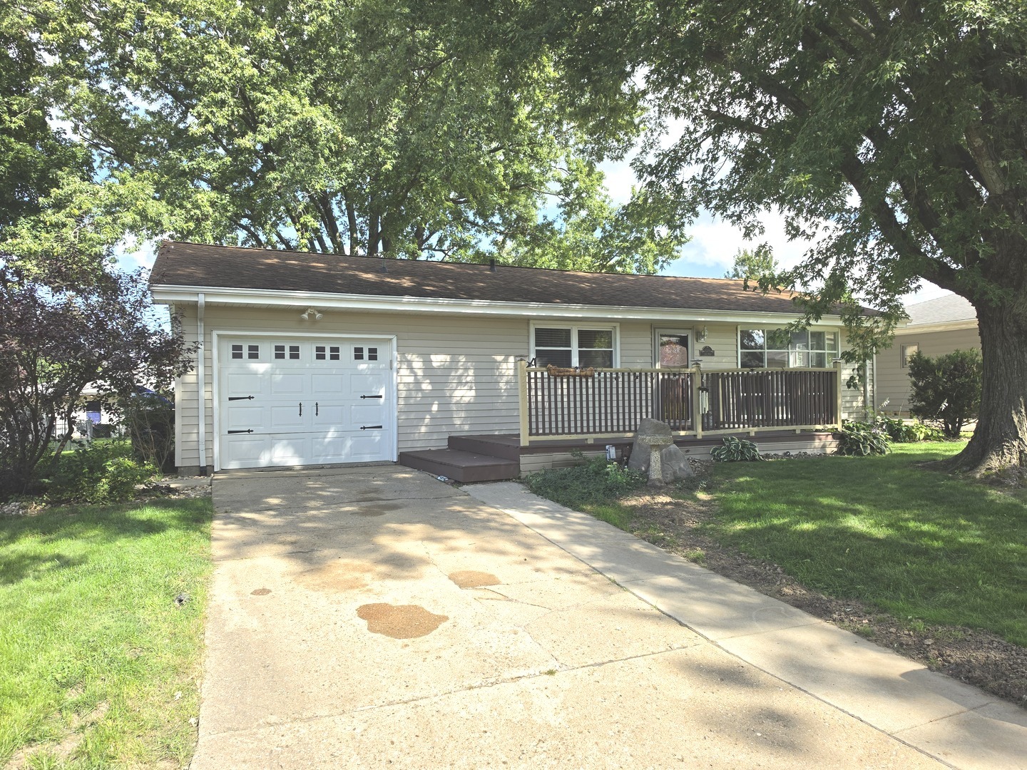 1524 Julie Drive Property Photo 1