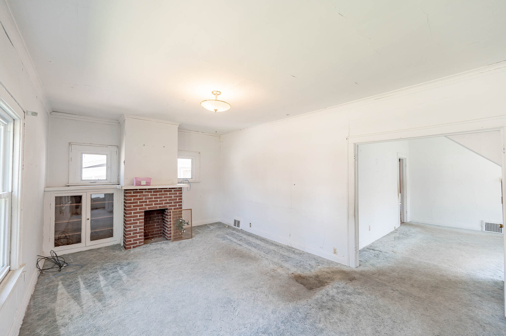 14947 Hamlin Avenue Property Photo 2
