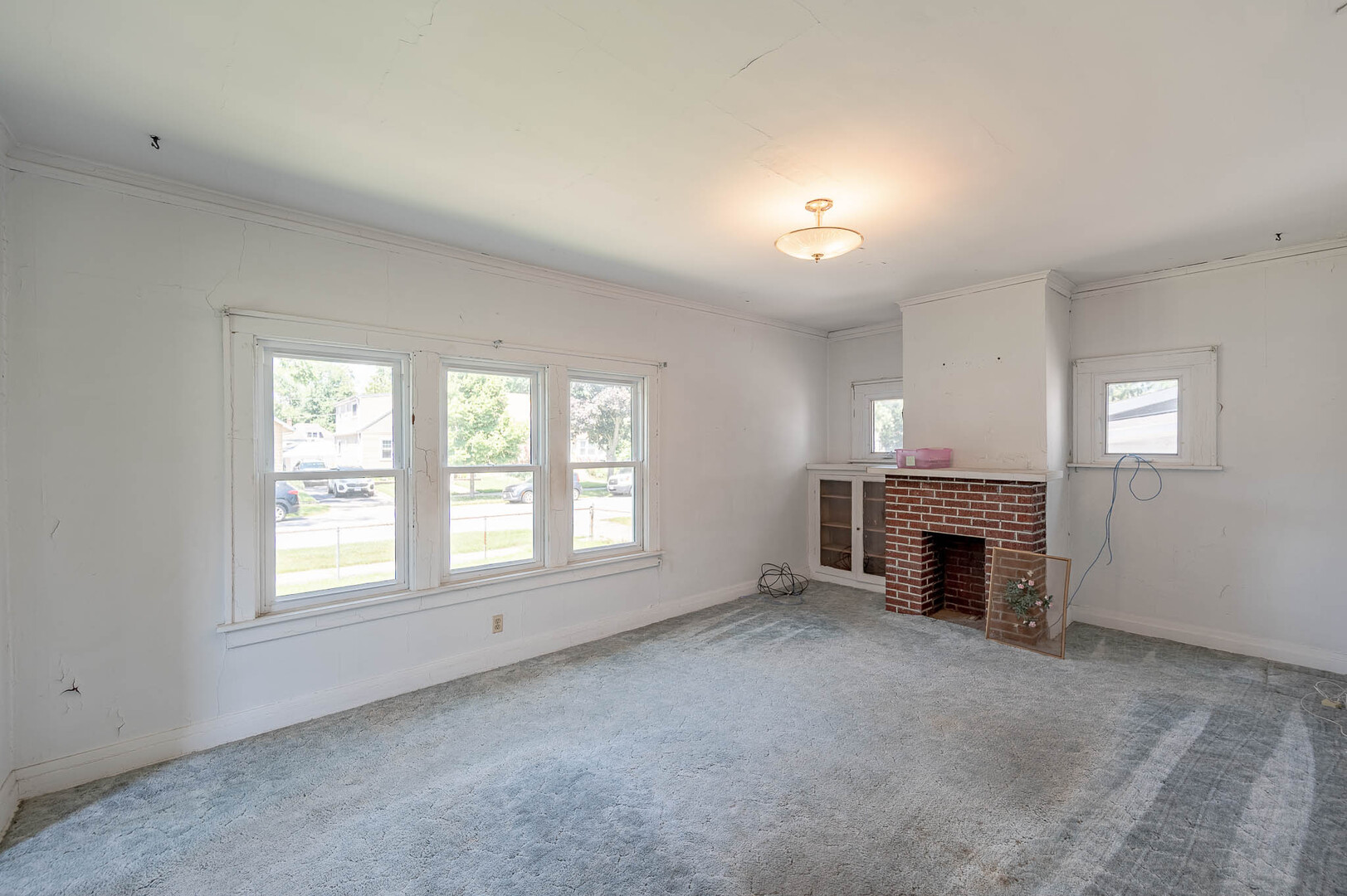 14947 Hamlin Avenue Property Photo 3