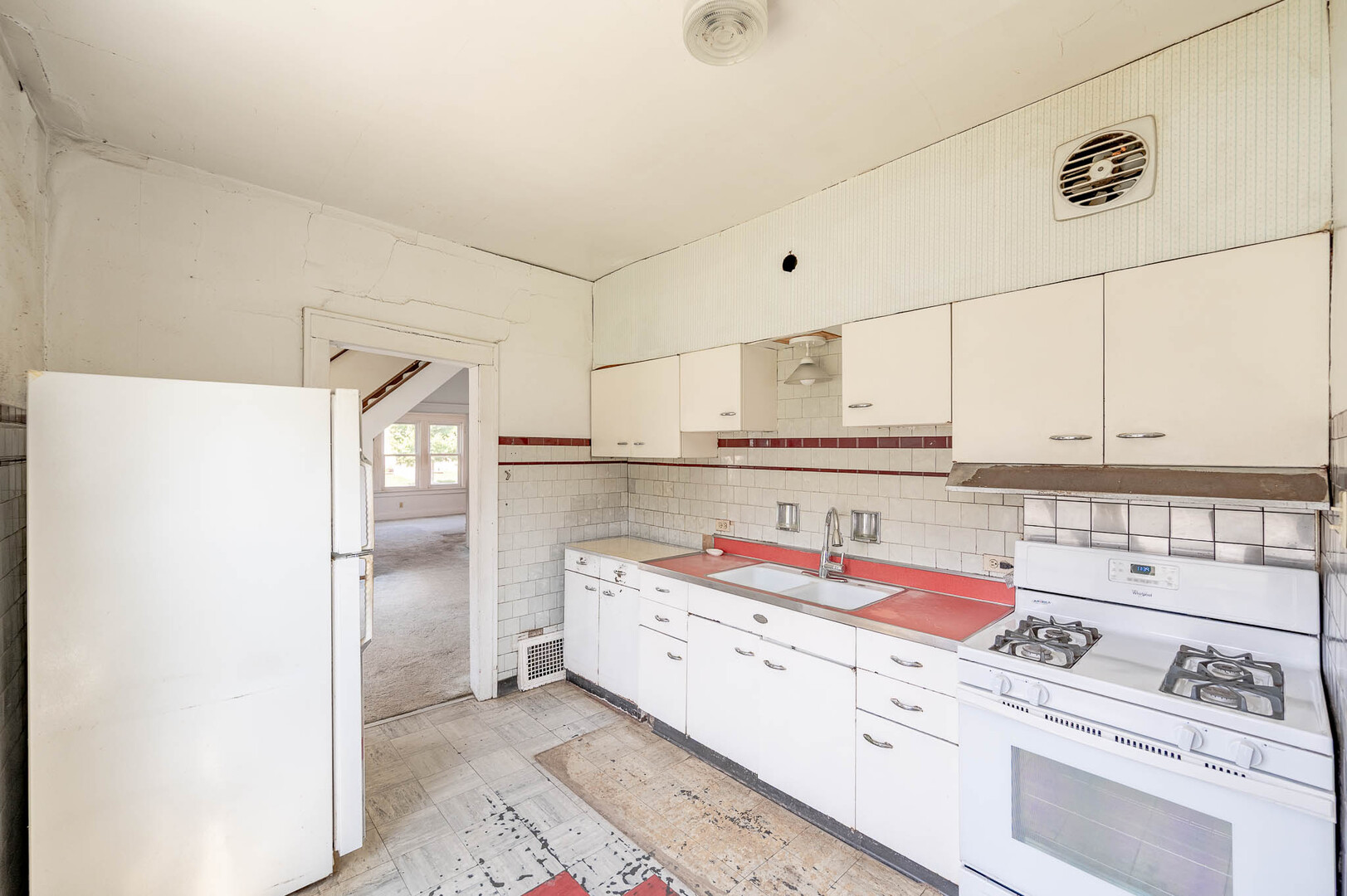 14947 Hamlin Avenue Property Photo 5