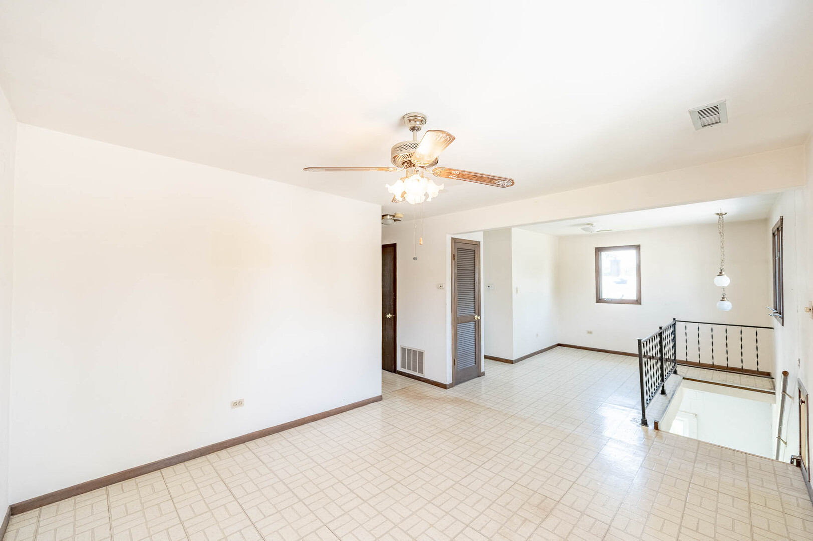 14947 Hamlin Avenue Property Photo 10